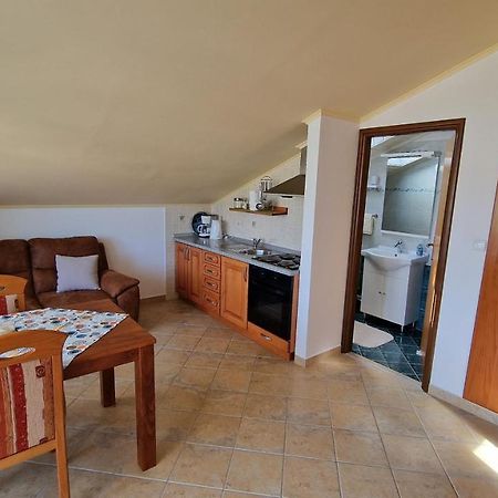 Apartamento Haus Anica Rab Town Exterior foto