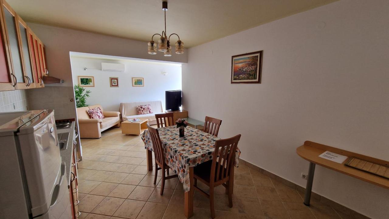 Apartamento Haus Anica Rab Town Exterior foto