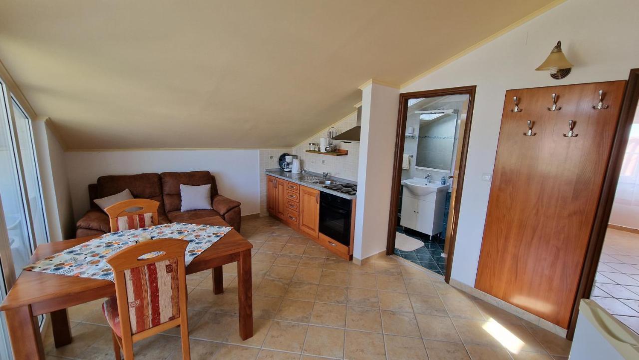 Apartamento Haus Anica Rab Town Exterior foto
